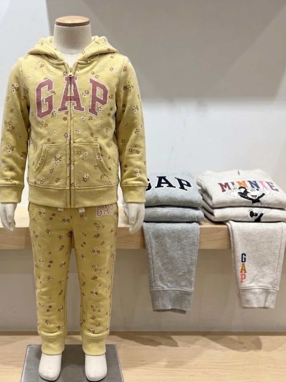 GAP Kids Jogger Set Bundle Size 5T